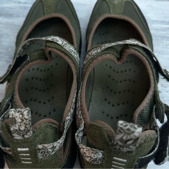 Lands’ End Hiking Flats 8.5 - Picture 5 of 9